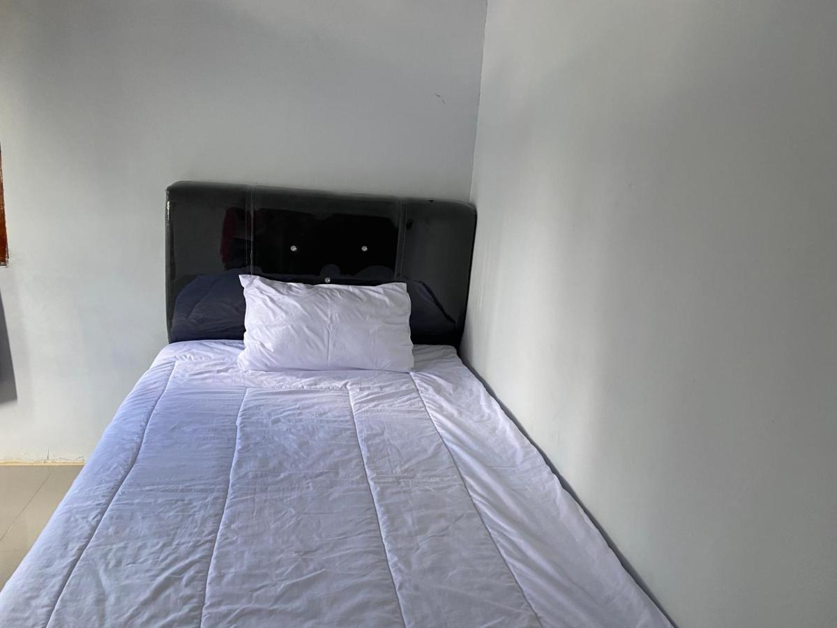 Khalisa Home Syariah Pontianak Buitenkant foto